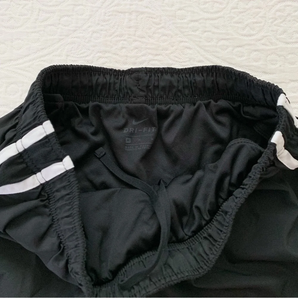 Nike Women's Tempo Running Shorts, Black / White‎